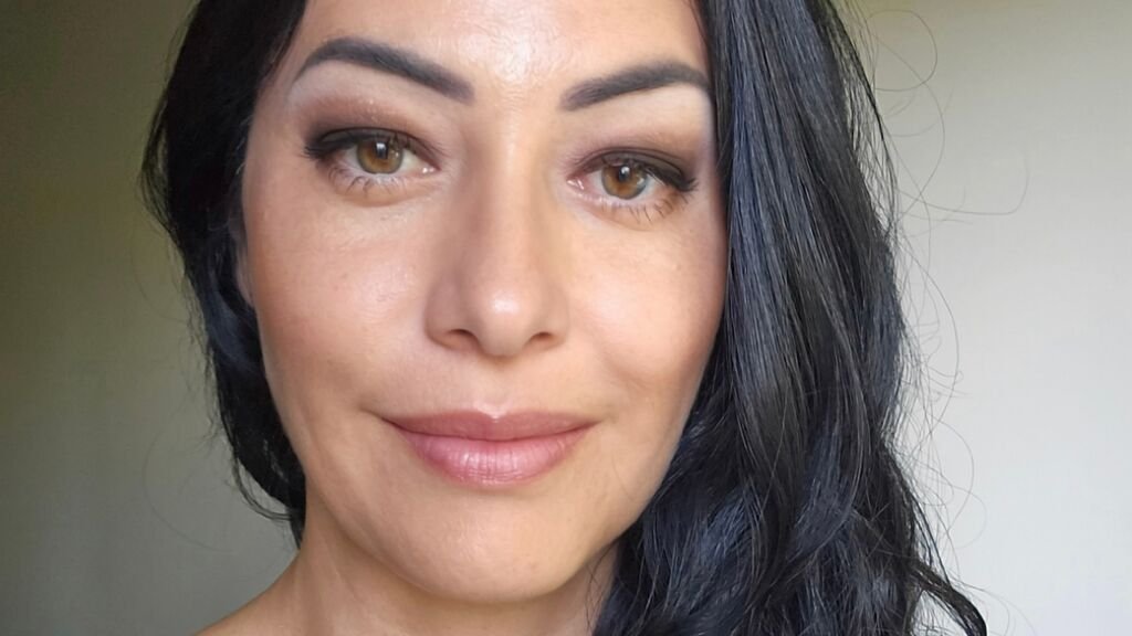 Amateur Webcam Model KarinaLynch Shares Her Unique Perspective Amateur Webcam Model KarinaLynch Shares Her Unique Perspective