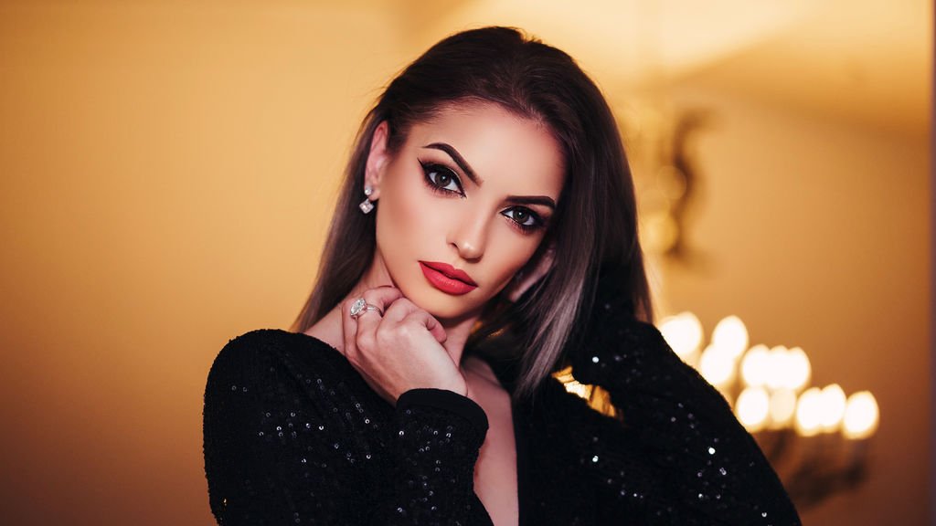 Amateur Webcam Model KateWinglow Shares Her Unique Perspective