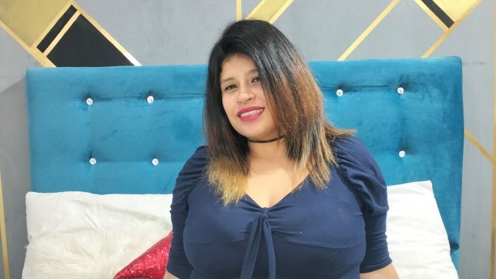 amateur webcam model kathalinavelez shares her passionate performances