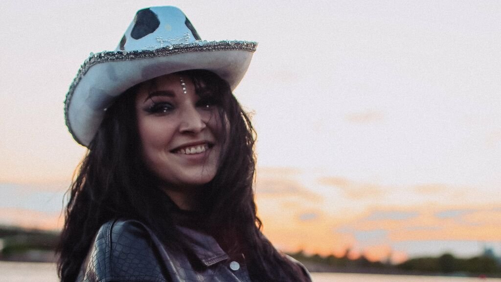 Amateur Webcam Model KatrinaRosavi Shares Her Passionate Performances Amateur Webcam Model KatrinaRosavi Shares Her Passionate Performances