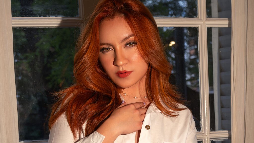 Amateur Webcam Model KattyHotson Shares Her Passionate Performance