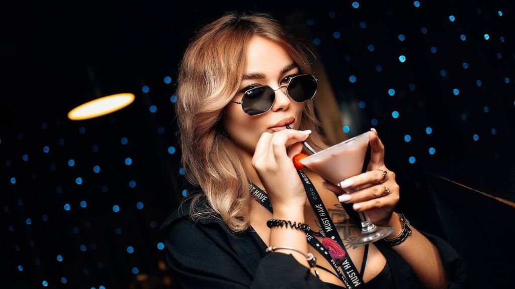 Amateur Webcam Model KattyWill Shares Her Passionate Performances Amateur Webcam Model KattyWill Shares Her Passionate Performances