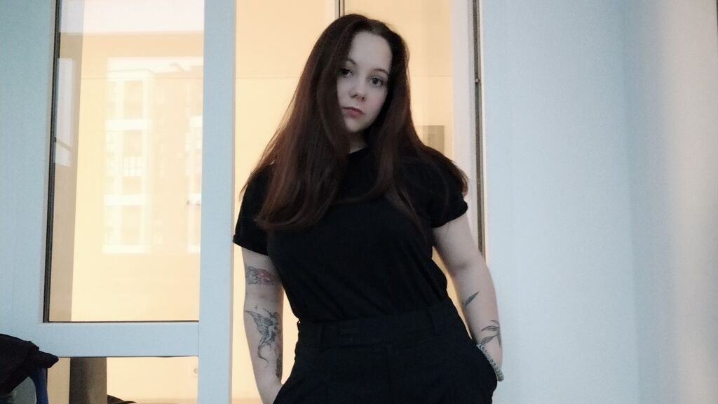 amateur webcam model khloemyra stuns with her natural beauty