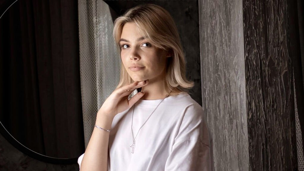 Amateur Webcam Model KiaraMills Shares Her Unique Perspective Amateur Webcam Model KiaraMills Shares Her Unique Perspective