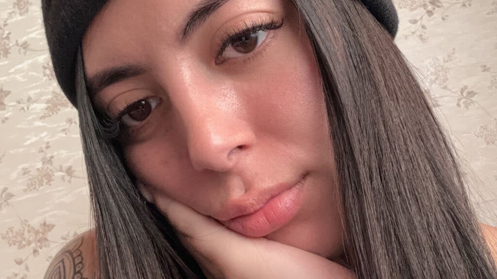 Amateur Webcam Model KimiSailor Shares Her Unique Perspective