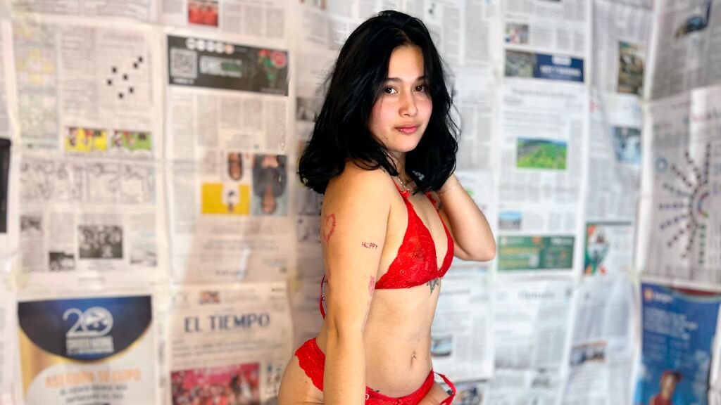 Amateur Webcam Model KimOxford Shares Her Passionate Performances Amateur Webcam Model KimOxford Shares Her Passionate Performances