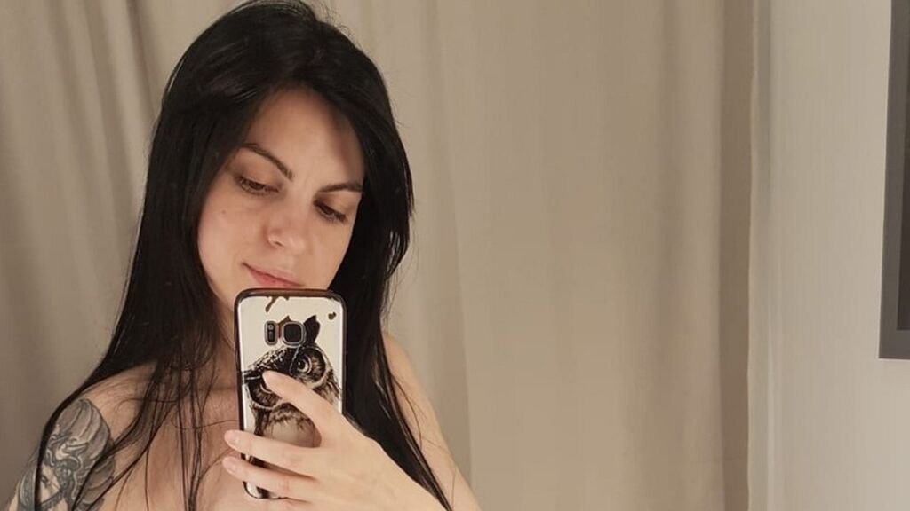 Amateur Webcam Model KittyHobson Shares Her Unique Perspective Amateur Webcam Model KittyHobson Shares Her Unique Perspective