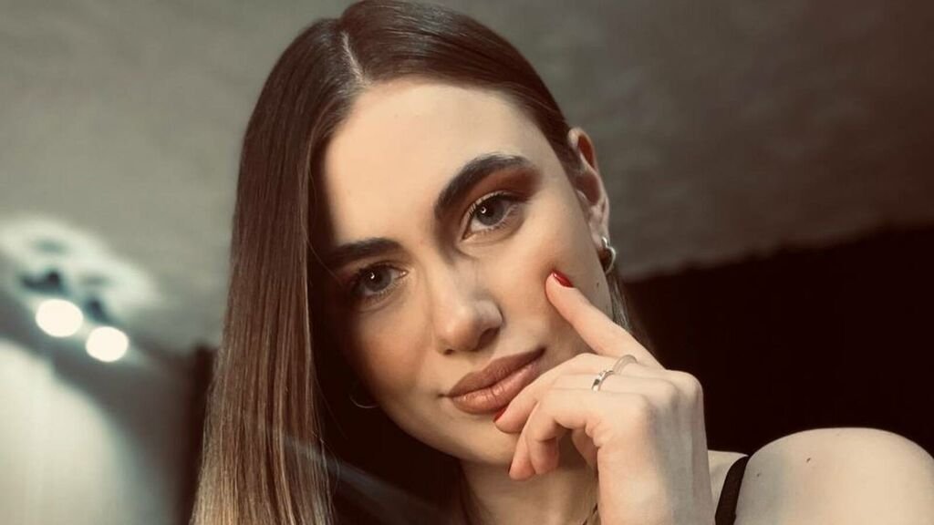 Amateur Webcam Model LambertSusi Shares Her Passionate Performances Amateur Webcam Model LambertSusi Shares Her Passionate Performances