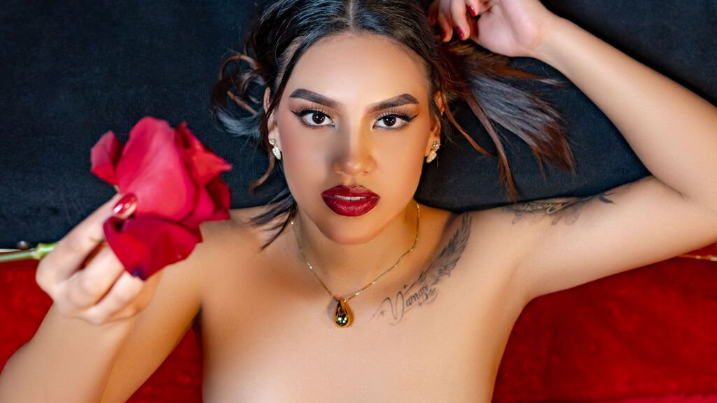 amateur webcam model laugomez shares her passionate performances
