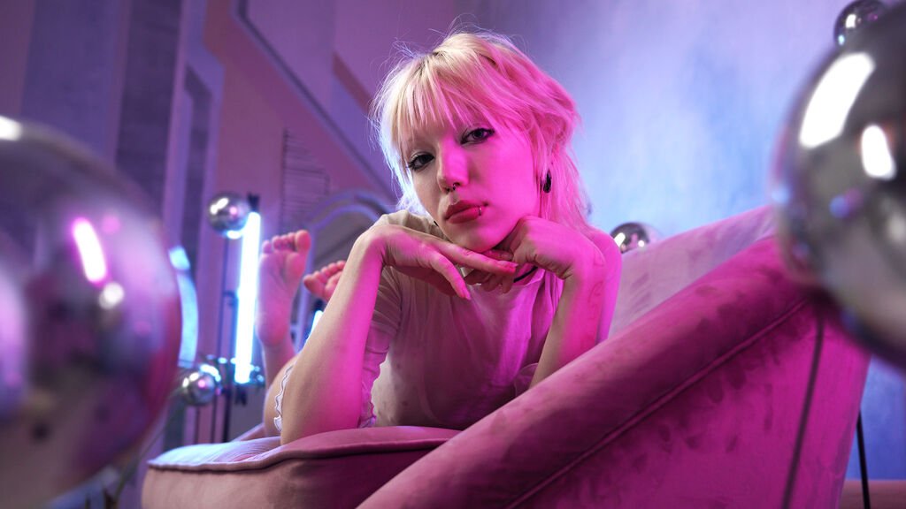 Amateur Webcam Model Leah Noland Shares Her Unique Perspective