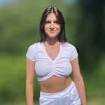 amateur webcam model lesleyviri shares her passionate performance