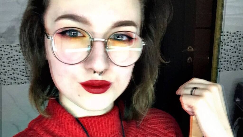 Amateur Webcam Model LouraWhitly Shares Her Unique Perspective Amateur Webcam Model LouraWhitly Shares Her Unique Perspective