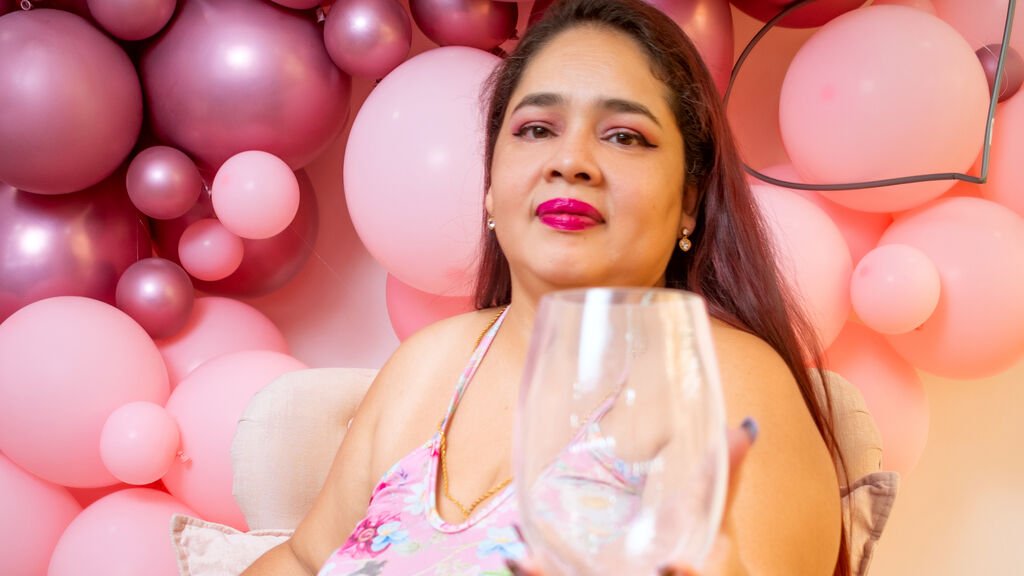 Amateur Webcam Model LuciaAndrade Shares Her Unique Perspective