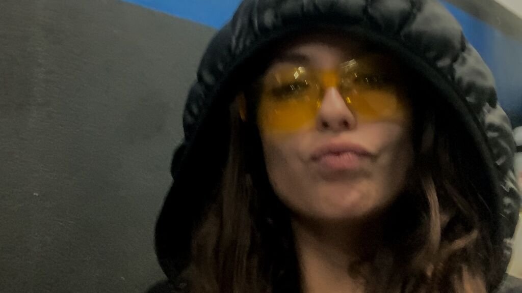 Amateur Webcam Model MaggyBurns Shares Her Unique Perspective Amateur Webcam Model MaggyBurns Shares Her Unique Perspective