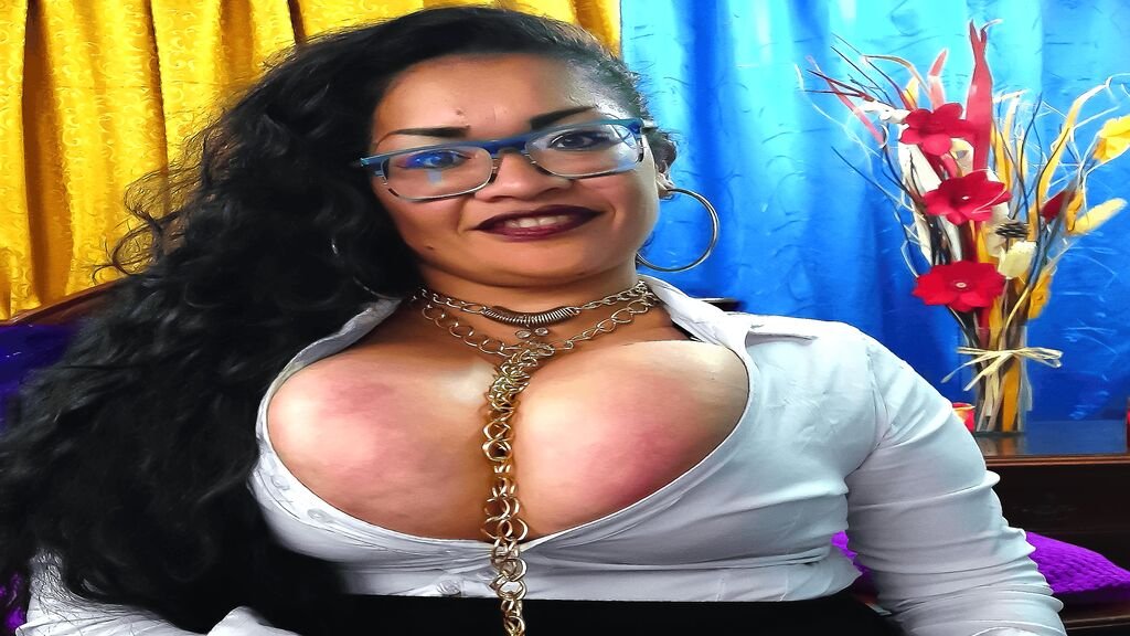 Amateur Webcam Model Marie Standford Shares Her Unique Experience