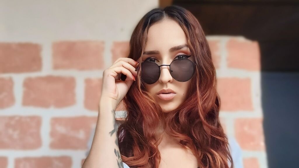 Amateur Webcam Model MarinaPaola Shares Her Passion