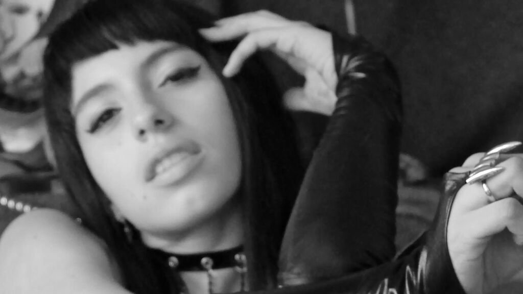 Amateur Webcam Model MathildaNox Shares Her Math Skills