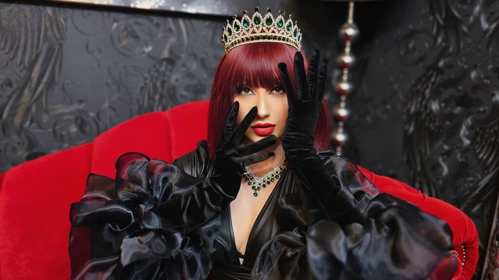 Amateur Webcam Model MedinaAvani Shares Her Passionate Performances