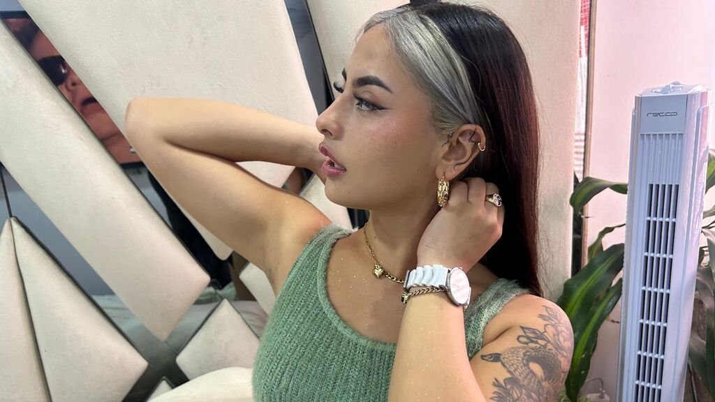 Amateur Webcam Model MeganeRusso Shares Her Passionate Performances Amateur Webcam Model MeganeRusso Shares Her Passionate Performances