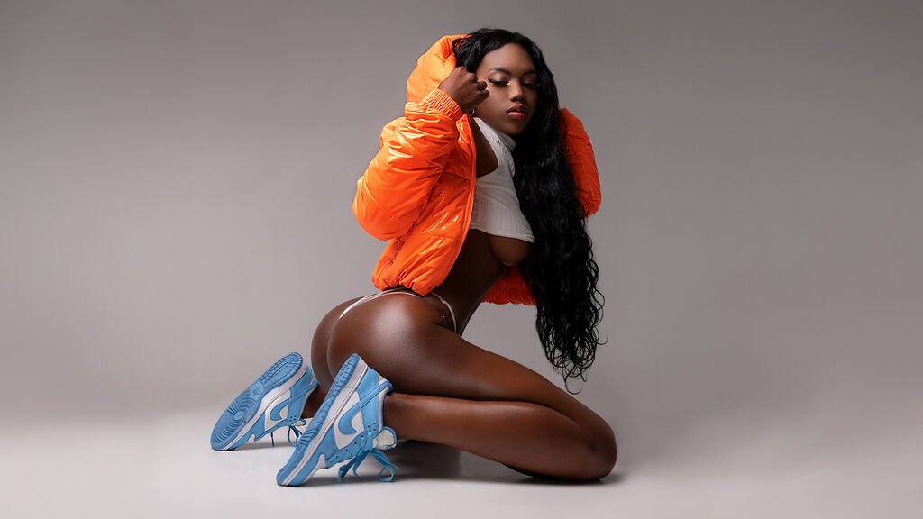 Amateur Webcam Model MeganFlint Shines in Her Own Unique Way