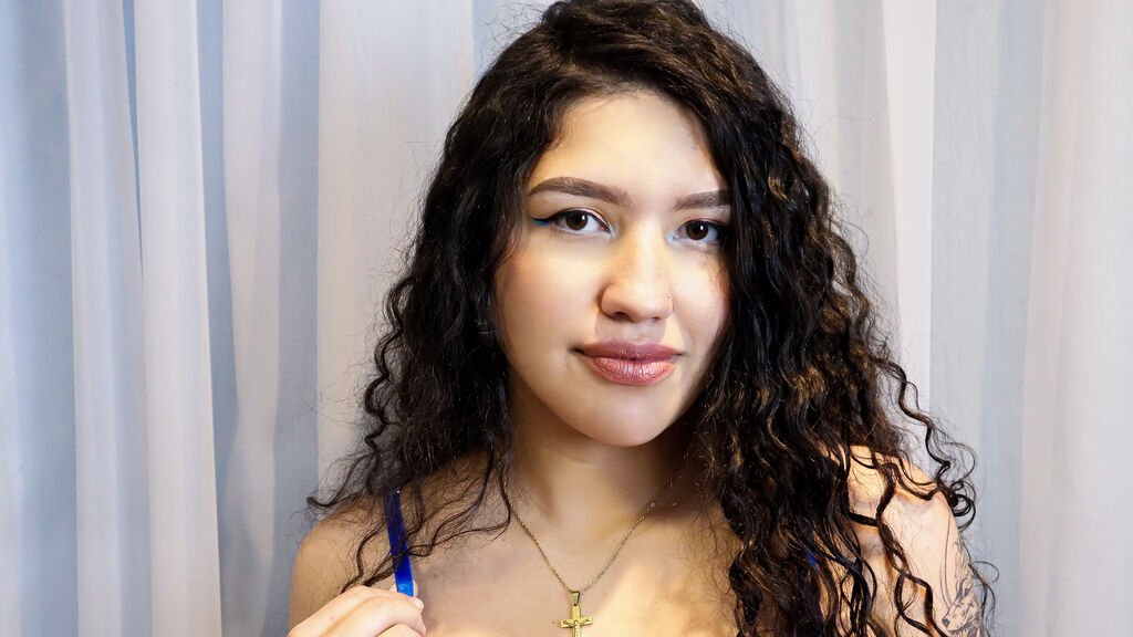 Amateur Webcam Model MelanyRivers Shares Her Passion Amateur Webcam Model MelanyRivers Shares Her Passion