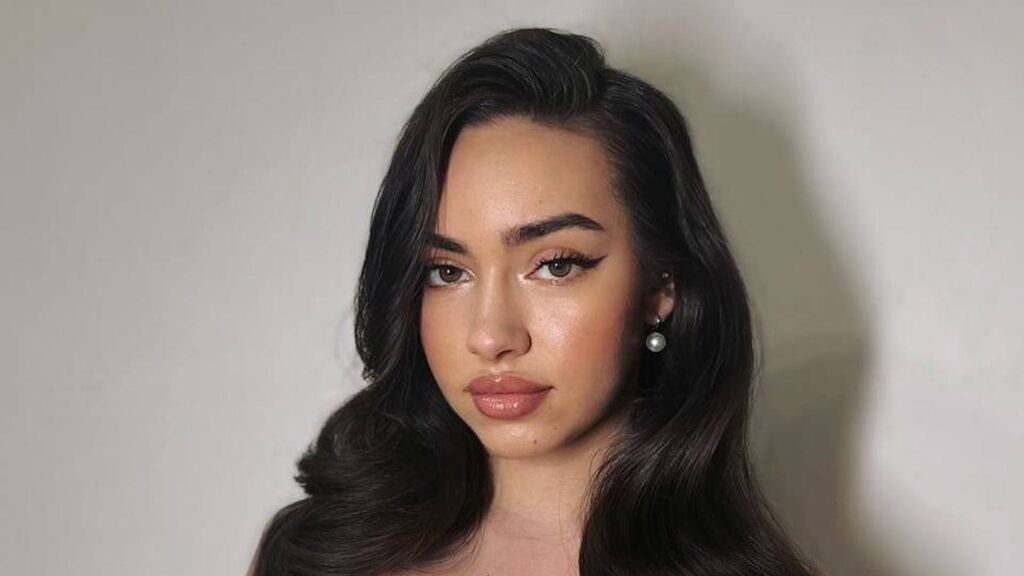 Amateur Webcam Model Melissa Wolfe Shares Her Passion