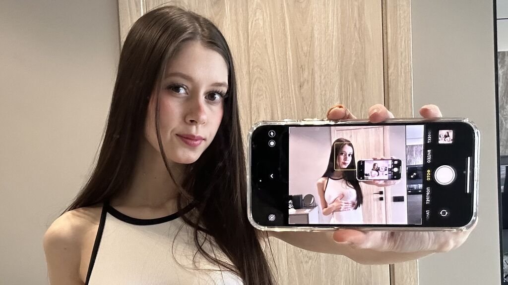 Amateur Webcam Model MelissaMelis Shares Her Passionate Performance Amateur Webcam Model MelissaMelis Shares Her Passionate Performance