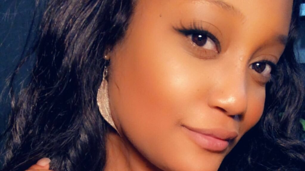 amateur webcam model mia bayley shares her unique experience