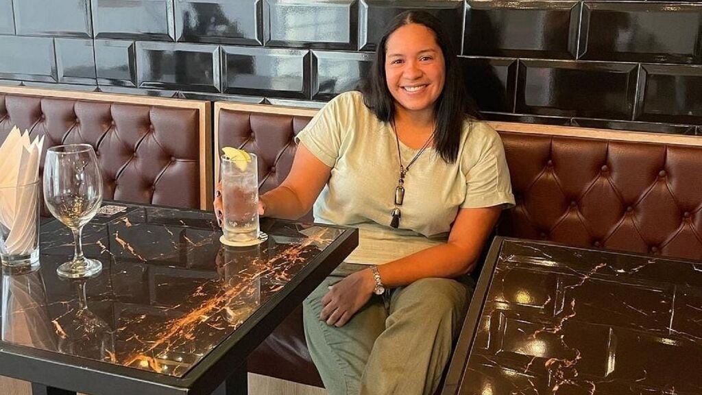 Amateur Webcam Model MiaAron Shares Her Unique Perspective