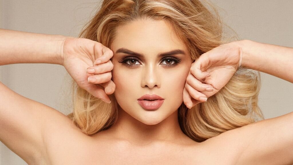 amateur webcam model miaaverano shares her passion