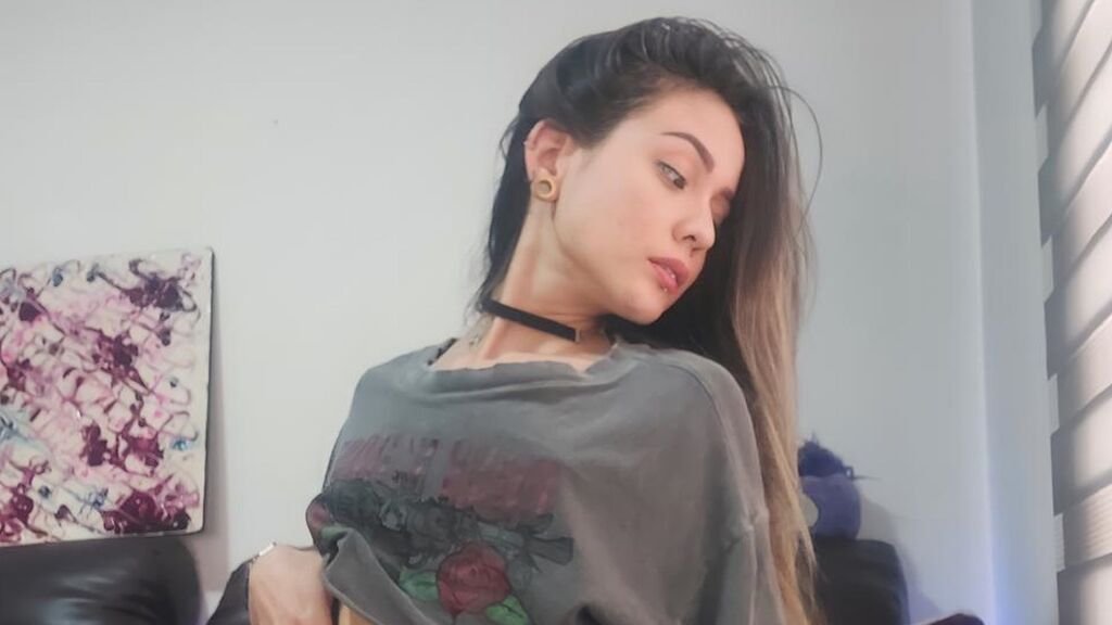 Amateur Webcam Model Millie Lewis Shares Her Unique Perspective Amateur Webcam Model Millie Lewis Shares Her Unique Perspective