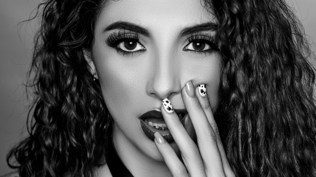 Amateur Webcam Model MirandaAngelo Shares Her Passion Amateur Webcam Model MirandaAngelo Shares Her Passion