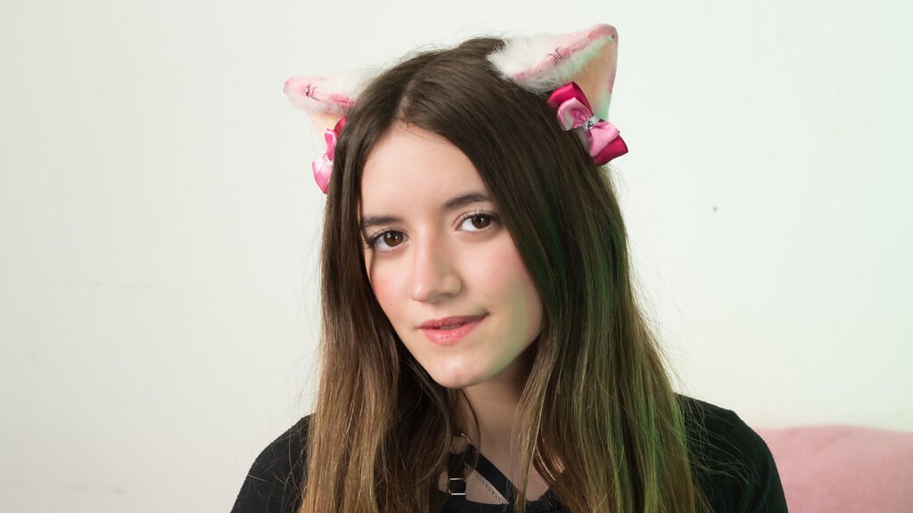 Amateur Webcam Model MissaMisa Shares Her Unique Perspective Amateur Webcam Model MissaMisa Shares Her Unique Perspective