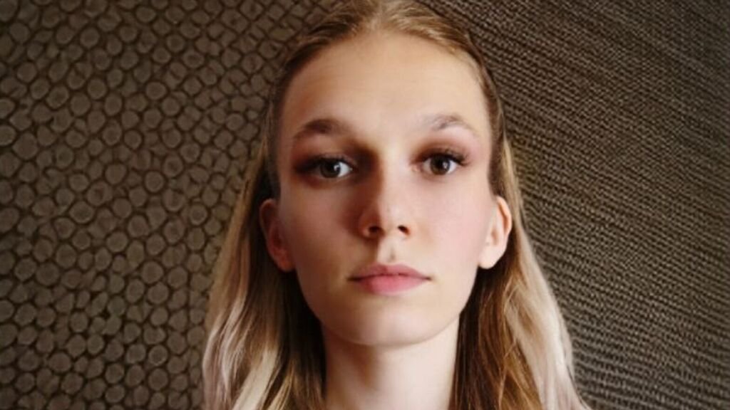 amateur webcam model monablare shares her unique perspective