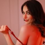 amateur webcam model moniquemins unleashing her inner beauty