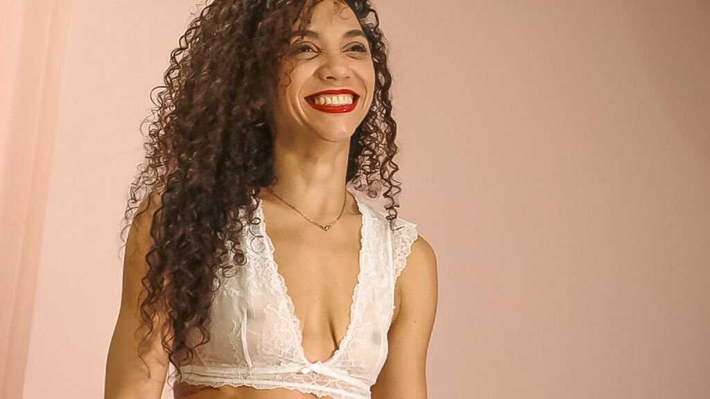 Amateur Webcam Model NaiaOrtega Shares Her Passion