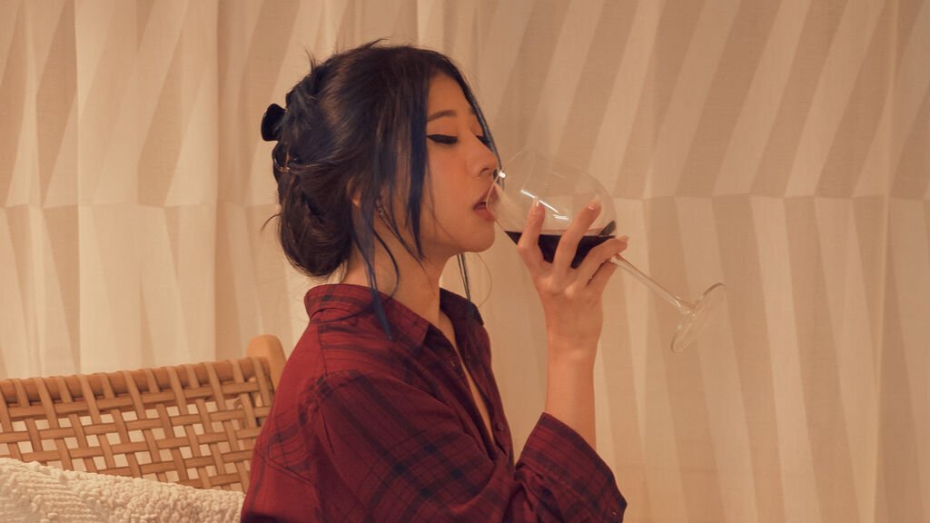 Amateur Webcam Model NataliaKimura Shares Her Passion