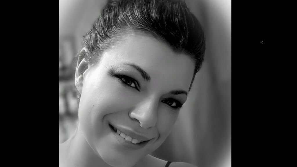 Amateur Webcam Model PenneysLayne Shares Her Unique Perspective