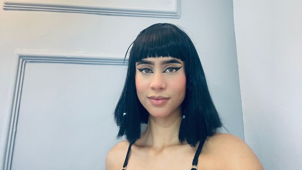 amateur webcam model rubyjonnes shares her passionate performances