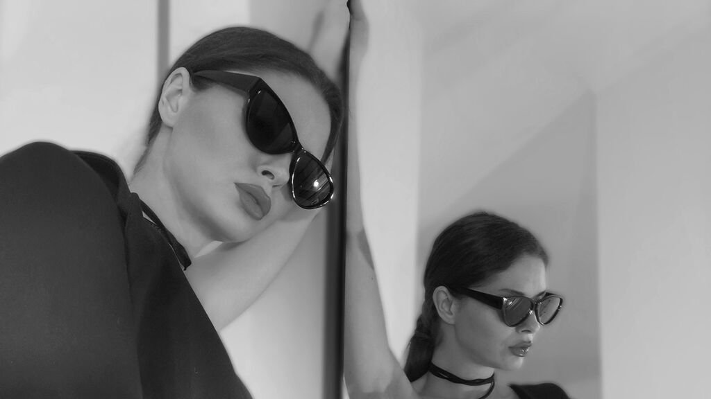 amateur webcam model sandraares shares her unique perspective