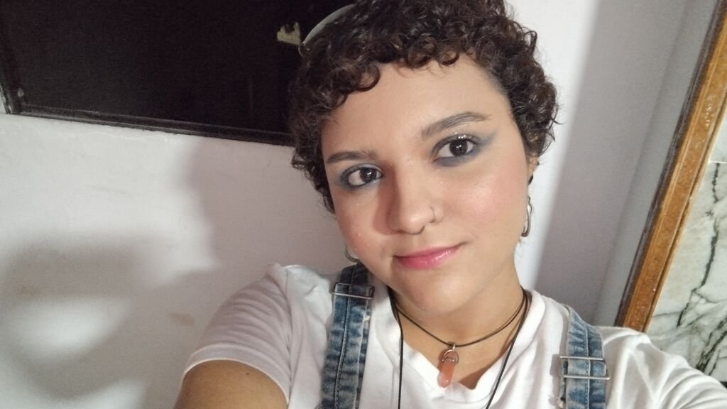 Amateur Webcam Model Sarah Aldridge Shares Her Unique Experience