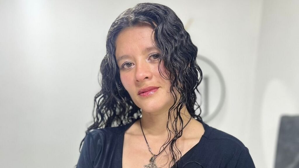 amateur webcam model serenedior shares her passionate performances