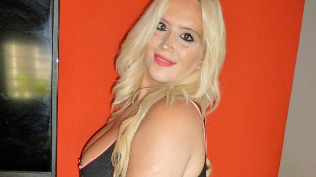 Amateur Webcam Model SirenaRubia Shares Her Passion Amateur Webcam Model SirenaRubia Shares Her Passion