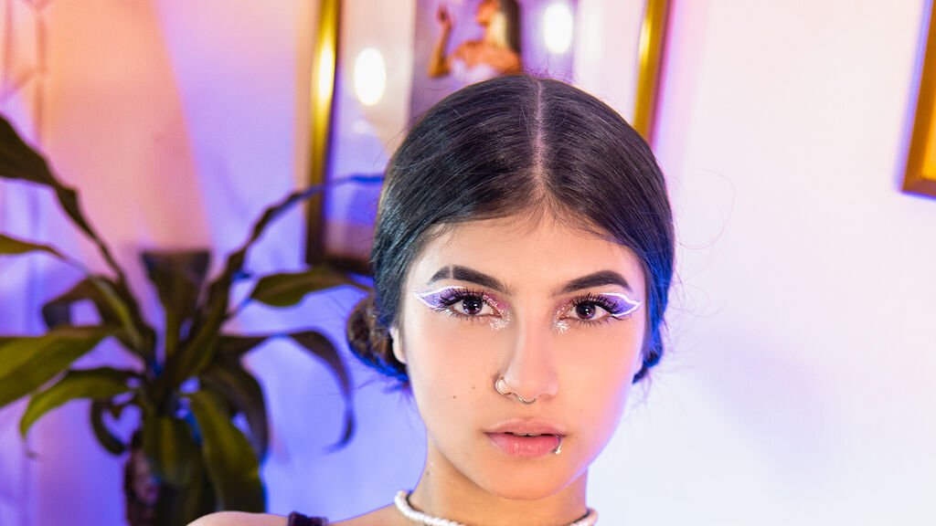 Amateur Webcam Model TamaraDereck Shares Her Unique Perspective Amateur Webcam Model TamaraDereck Shares Her Unique Perspective