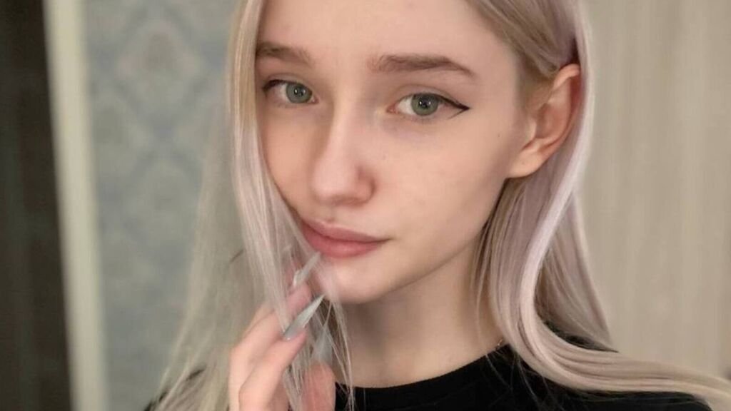 Amateur Webcam Model Turned EvaRelevante