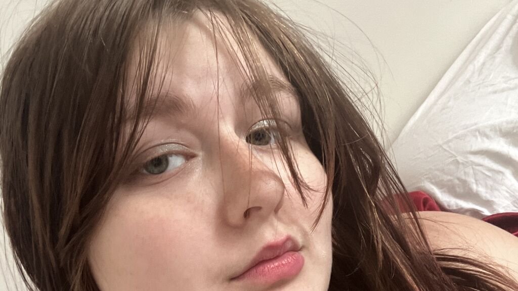 Amateur Webcam Model VanessaFarmer Shares Her Unique Perspective