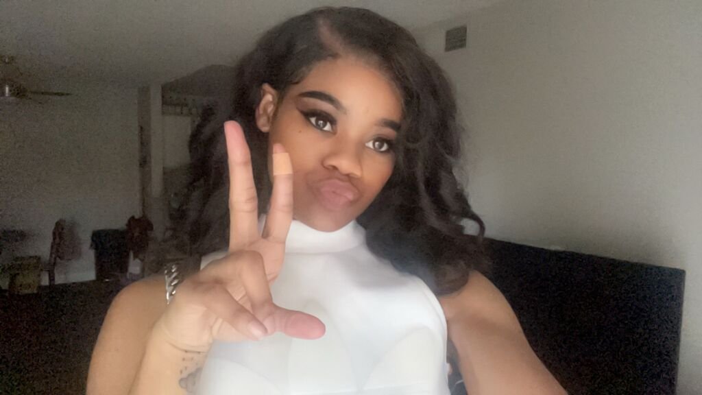 Amateur Webcam Model xKyndalx Shares Her Passionate Performances Amateur Webcam Model xKyndalx Shares Her Passionate Performances