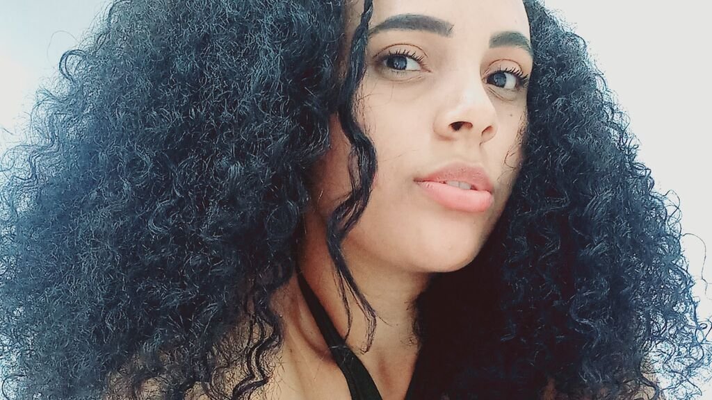 Amateur Webcam Modeling Dreams: CameronColins’ Journey