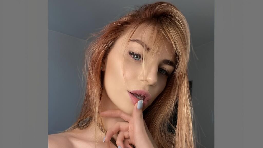 Amateur Webcam Modeling Dreams with PollinaFox Amateur Webcam Modeling Dreams with PollinaFox