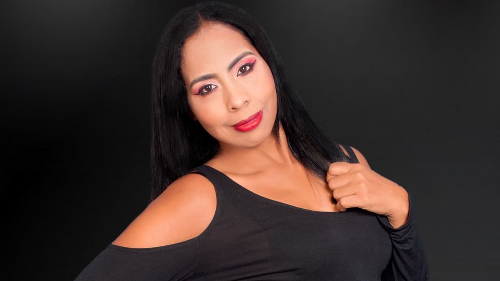 Amateur Webcam Modeling: EvaMontenegro’s Journey